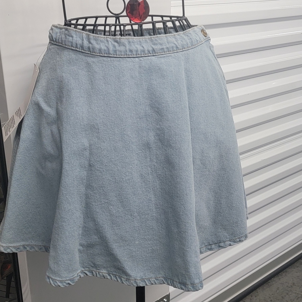 American Apparel Light-Wash Denim Skirt - Size M, NWT - Classic Casual Style - Picture 3 of 6